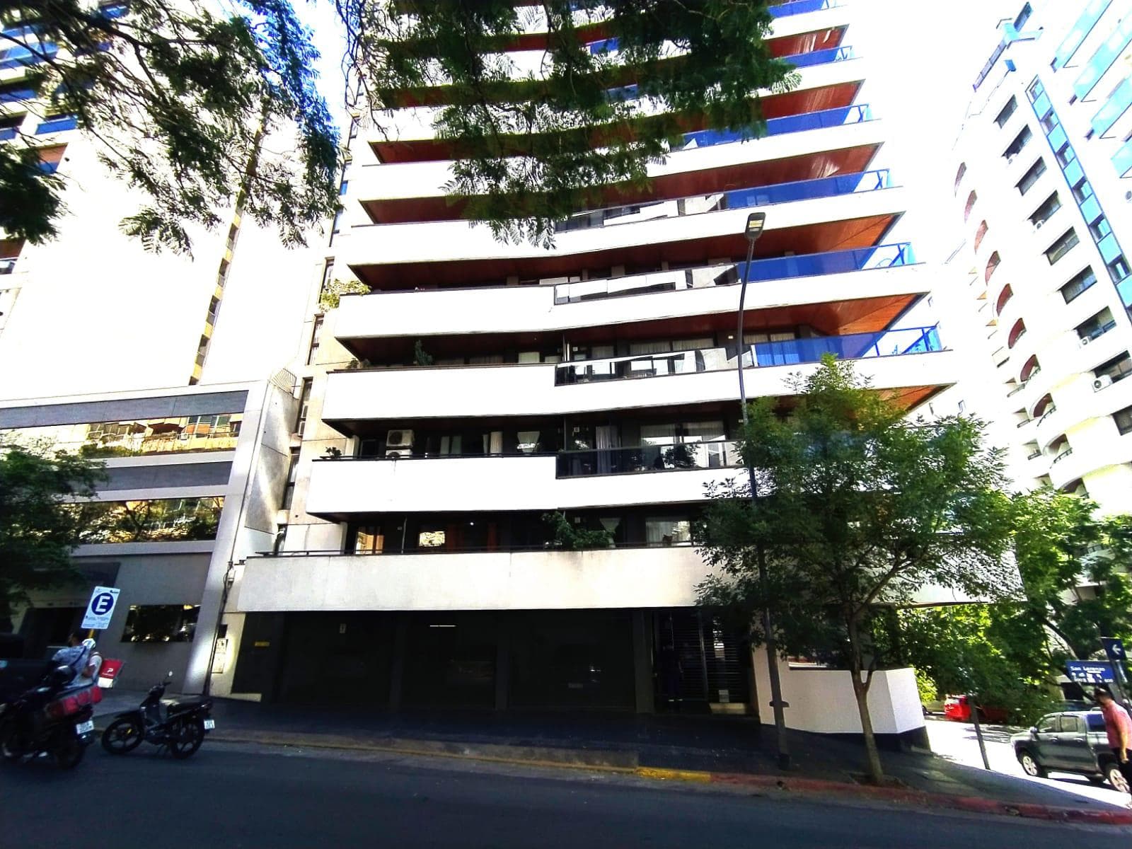 Piso entero en Nueva Cordoba con cochera – foto 1
