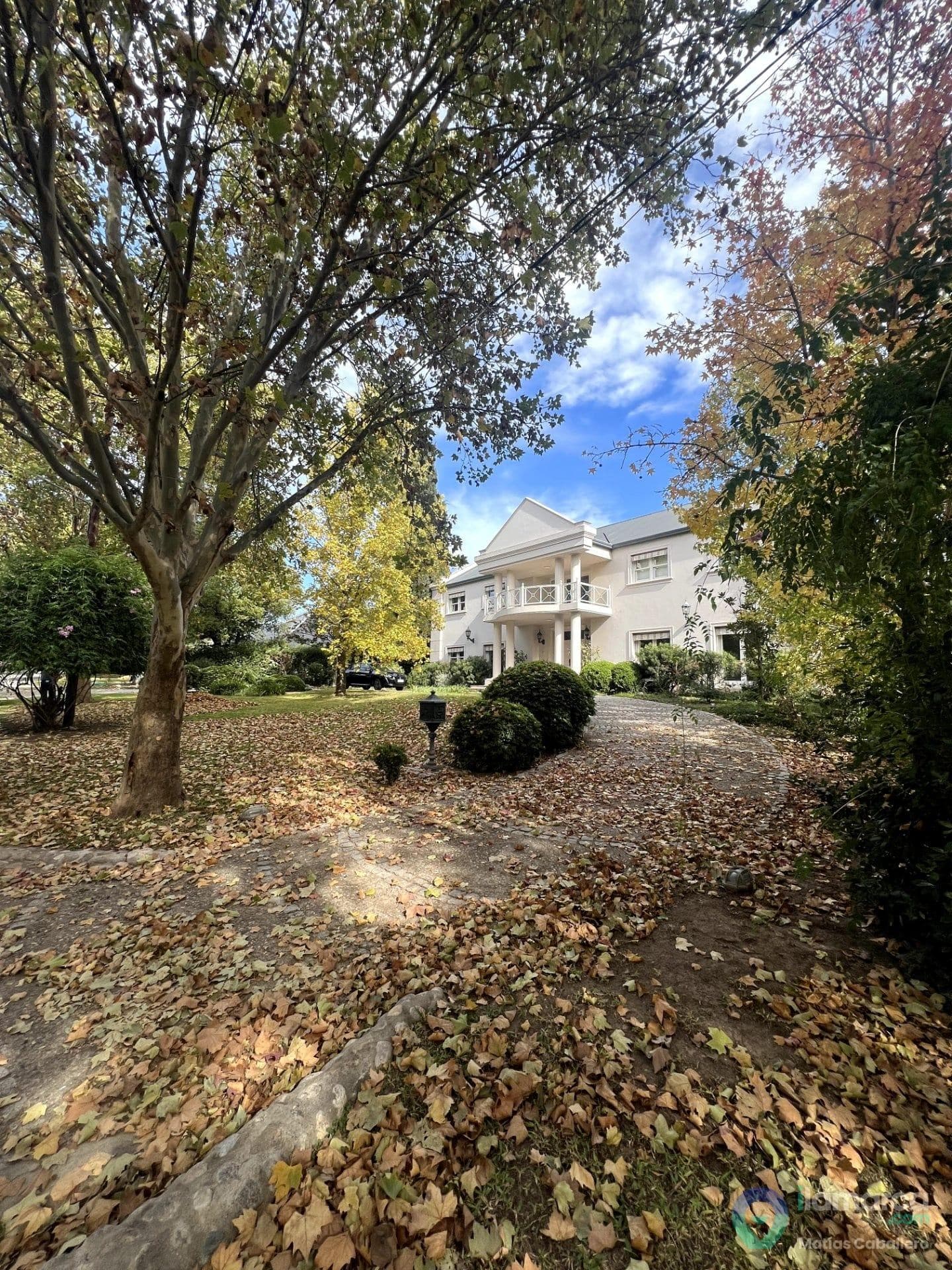 Casa de categoría en Las Delicias, 4 dormitorios, piscina climatizada y quincho, U$S 850.000 – foto 2