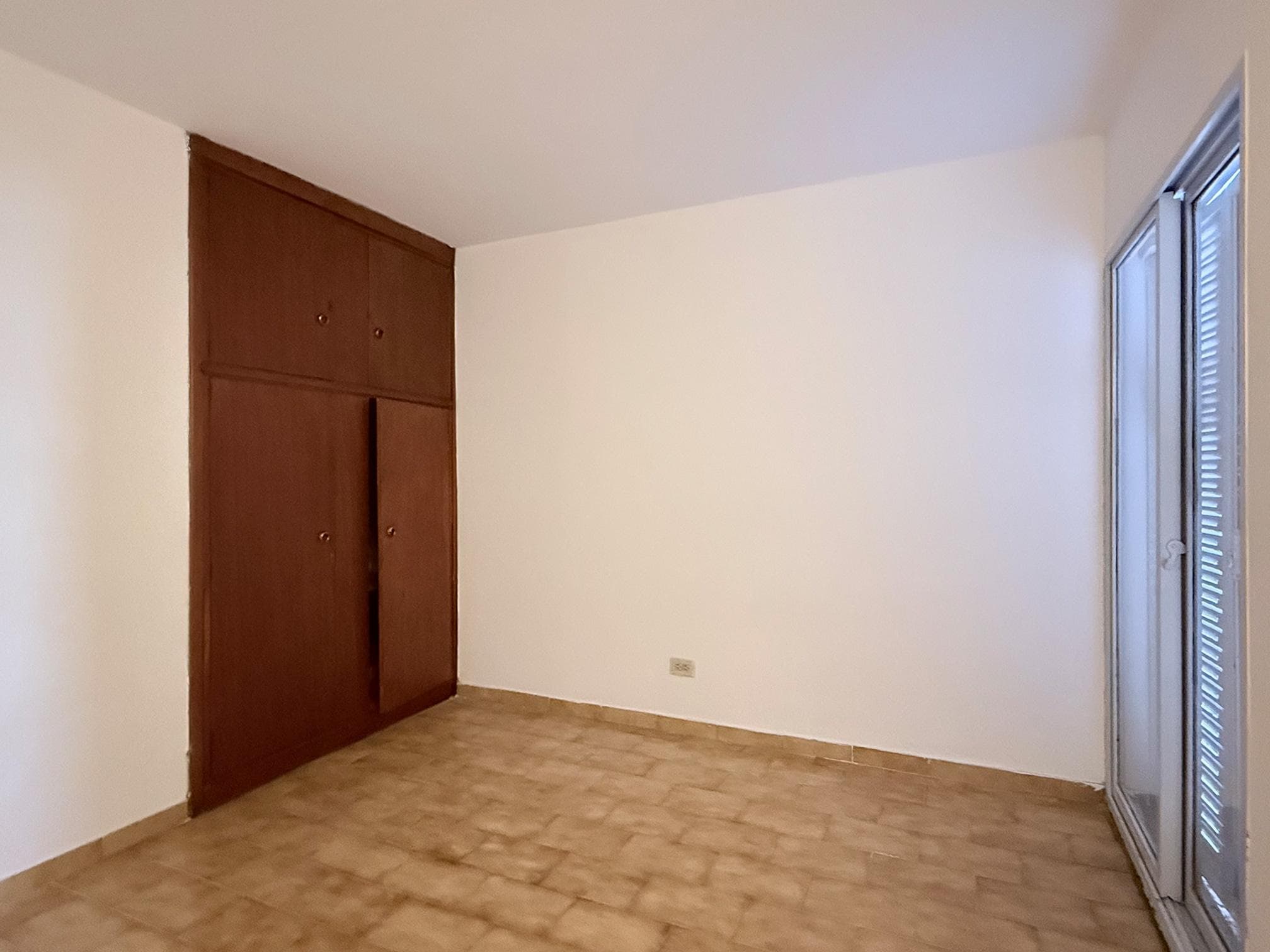 Casa totalmente reciclada de 2 dormitorios con cochera en Colinas del Cerro – foto 5